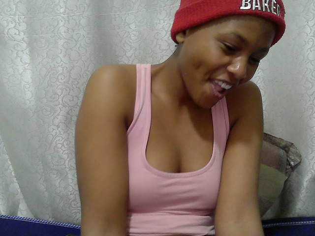 Caroldoly live cam on BongaCams