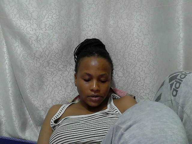Caroldoly live cam on BongaCams