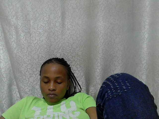 Caroldoly live cam on BongaCams