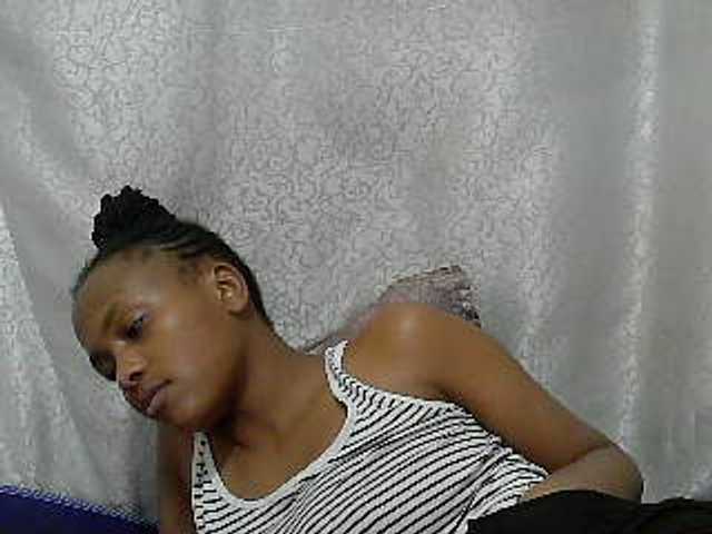 Caroldoly live cam on BongaCams