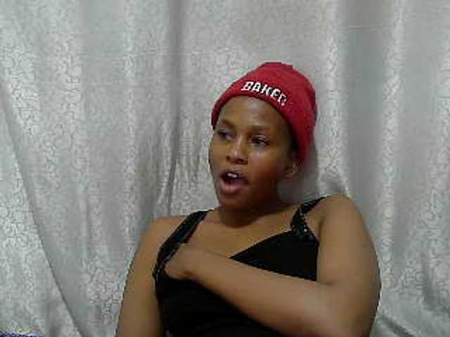 Caroldoly live cam on BongaCams