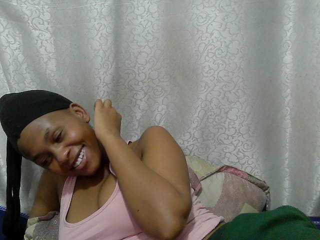 Caroldoly live cam on BongaCams