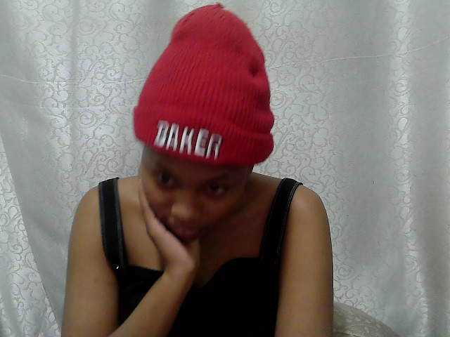 Caroldoly live cam on BongaCams