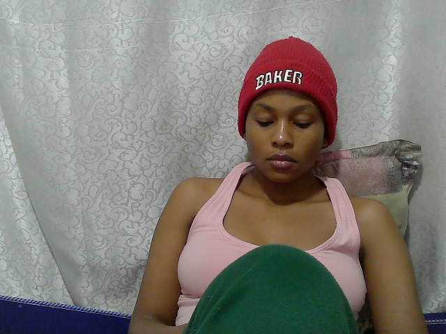 Caroldoly live cam on BongaCams