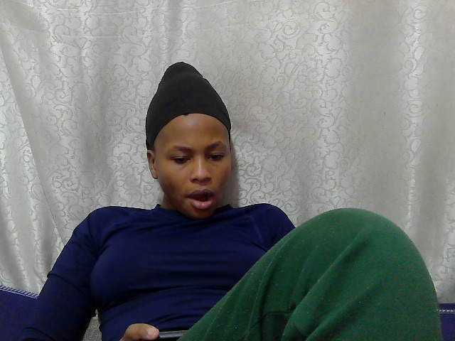 Caroldoly live cam on BongaCams