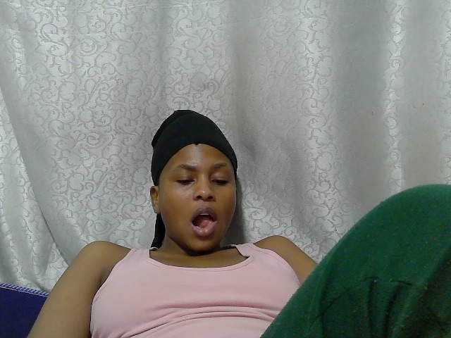 Caroldoly live cam on BongaCams