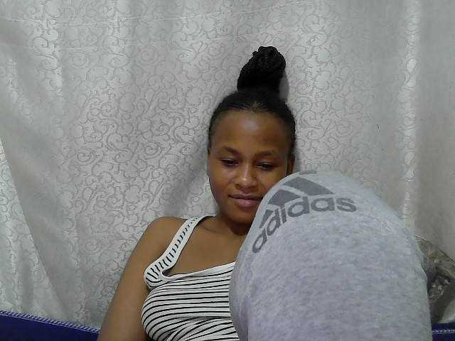 Caroldoly live cam on BongaCams