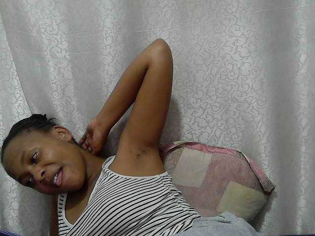 Caroldoly live cam on BongaCams