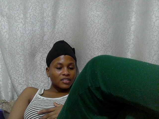 Caroldoly live cam on BongaCams