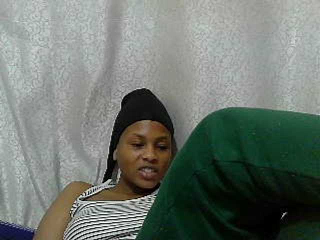 Caroldoly live cam on BongaCams