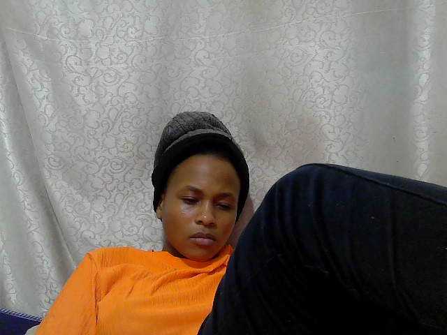 Caroldoly live cam on BongaCams