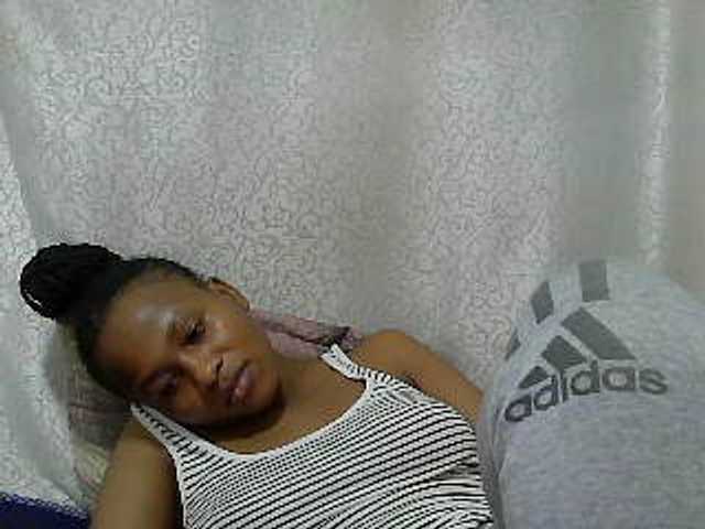 Caroldoly live cam on BongaCams