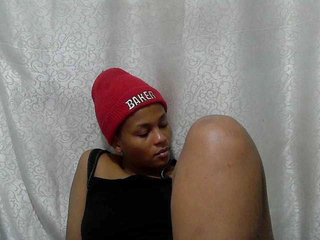 Caroldoly live cam on BongaCams