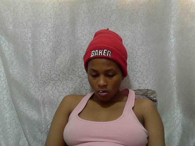 Caroldoly live cam on BongaCams