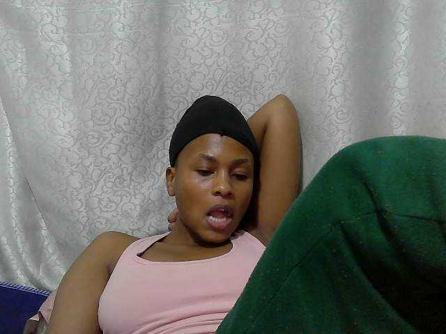 Caroldoly live cam on BongaCams