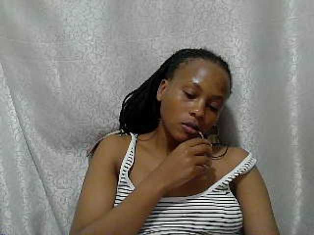 Caroldoly live cam on BongaCams