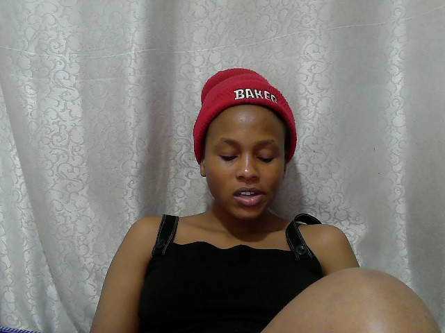 Caroldoly live cam on BongaCams