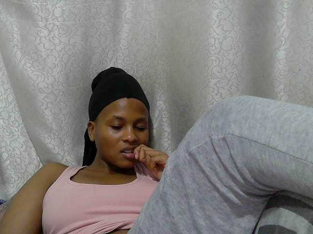 Caroldoly live cam on BongaCams