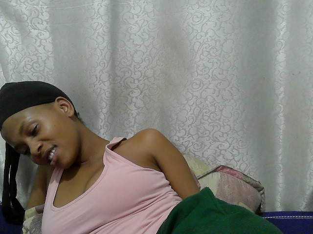 Caroldoly live cam on BongaCams