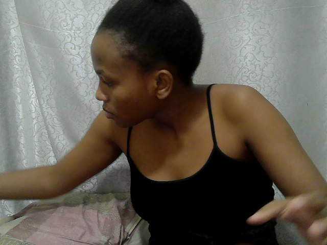 Caroldoly live cam on BongaCams