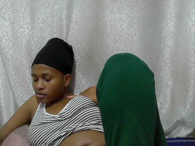 Caroldoly live cam on BongaCams