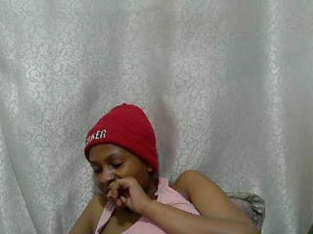 Caroldoly live cam on BongaCams