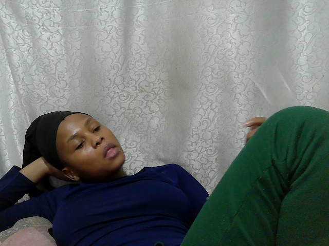 Caroldoly live cam on BongaCams