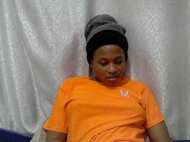 Caroldoly live cam on BongaCams