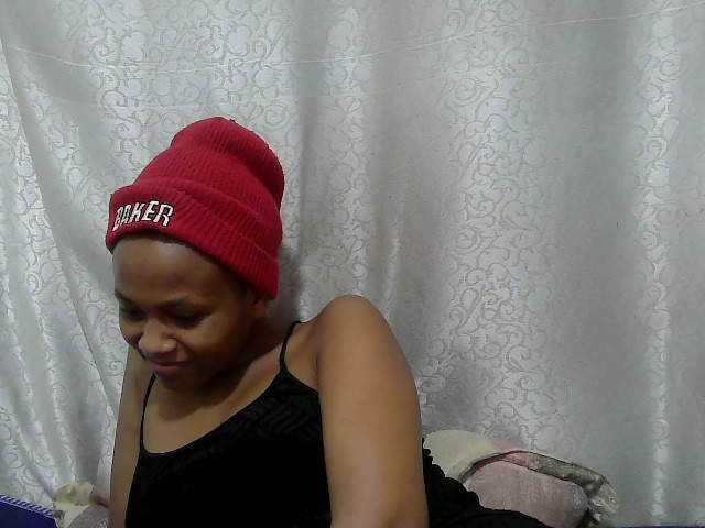 Caroldoly live cam on BongaCams