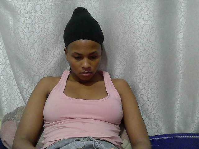 Caroldoly live cam on BongaCams