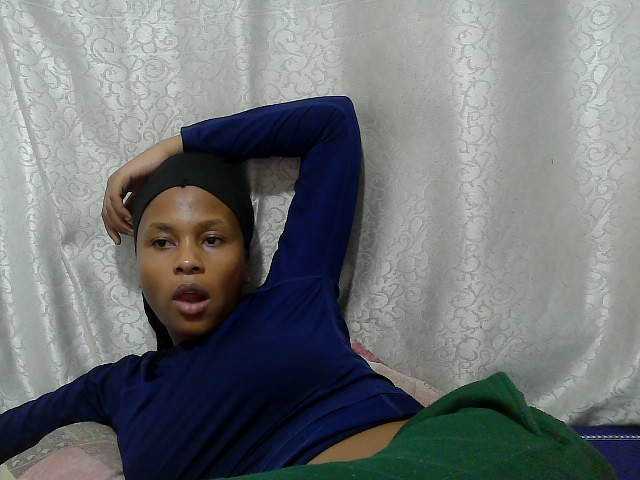 Caroldoly live cam on BongaCams