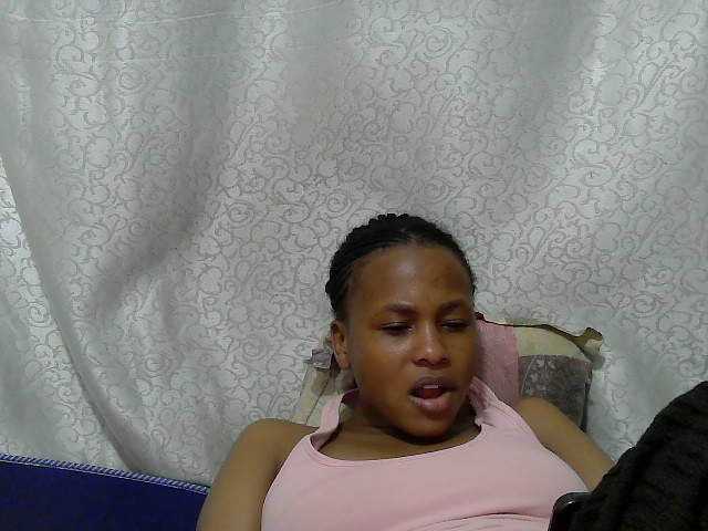 Caroldoly live cam on BongaCams