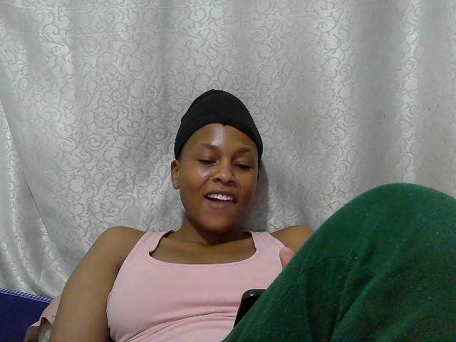 Caroldoly live cam on BongaCams