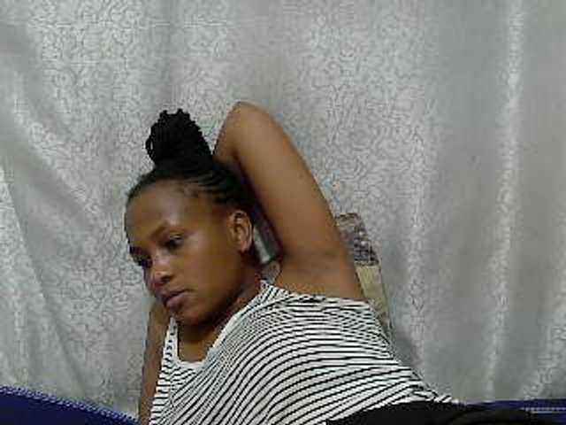 Caroldoly live cam on BongaCams