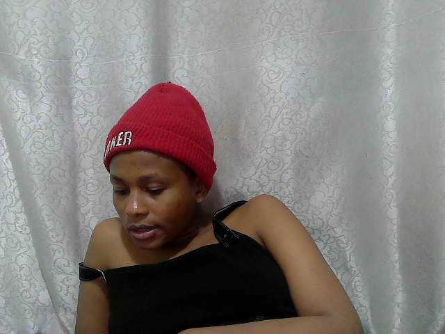 Caroldoly live cam on BongaCams