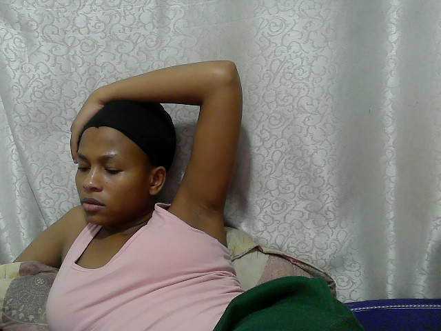 Caroldoly live cam on BongaCams