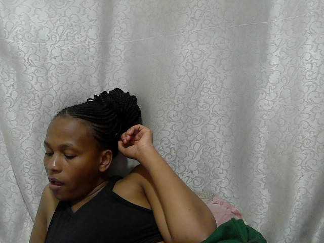 Caroldoly live cam on BongaCams