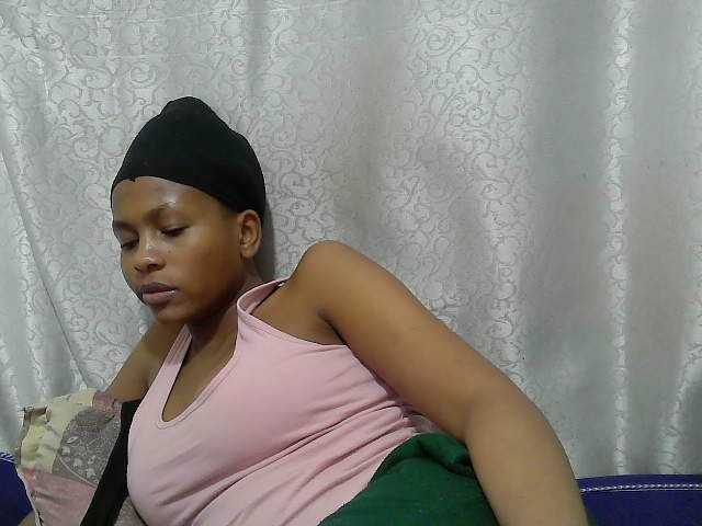 Caroldoly live cam on BongaCams