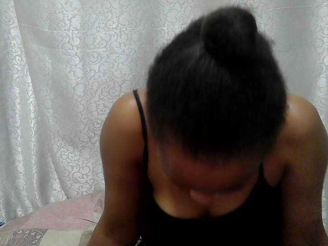 Caroldoly live cam on BongaCams