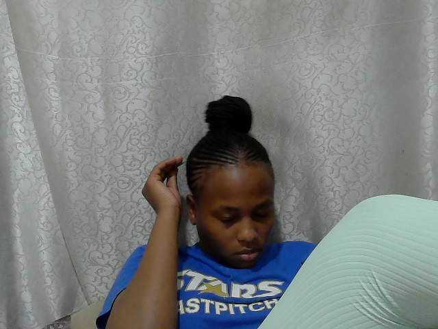 Caroldoly live cam on BongaCams