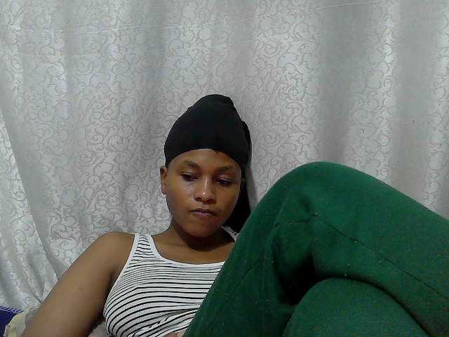 Caroldoly live cam on BongaCams