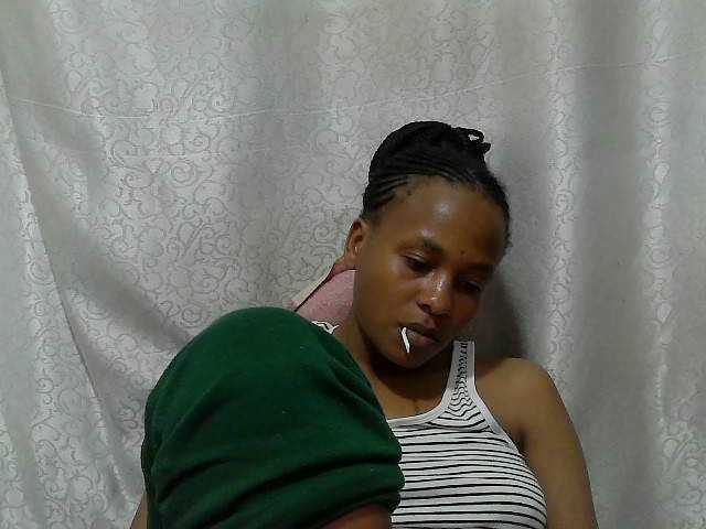 Caroldoly live cam on BongaCams