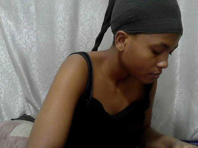 Caroldoly live cam on BongaCams