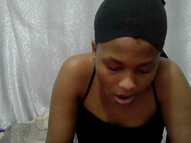 Caroldoly live cam on BongaCams