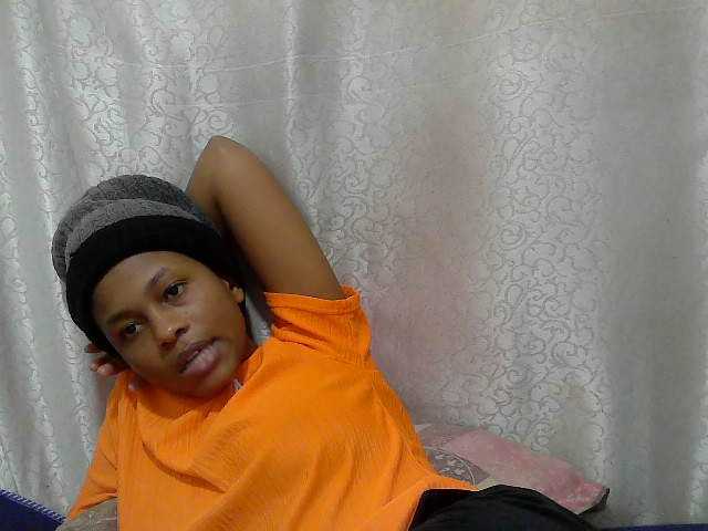 Caroldoly live cam on BongaCams