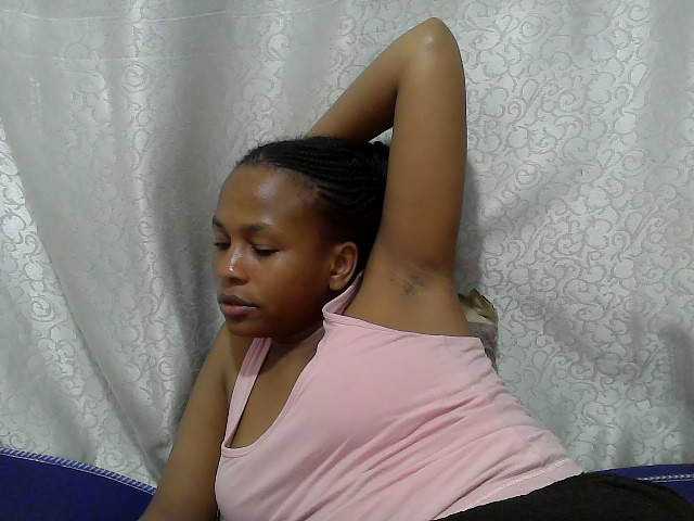Caroldoly live cam on BongaCams