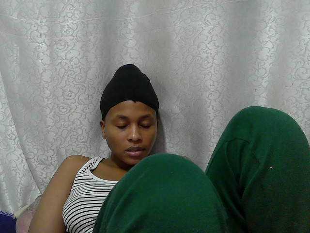 Caroldoly live cam on BongaCams