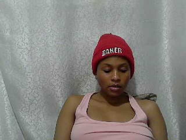 Caroldoly live cam on BongaCams