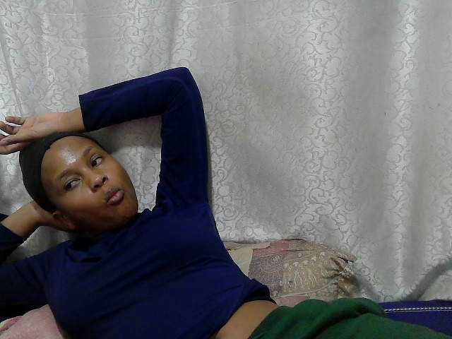 Caroldoly live cam on BongaCams