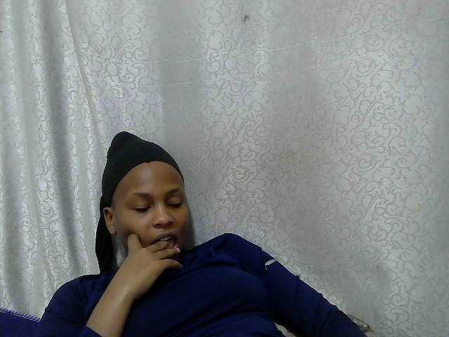 Caroldoly live cam on BongaCams